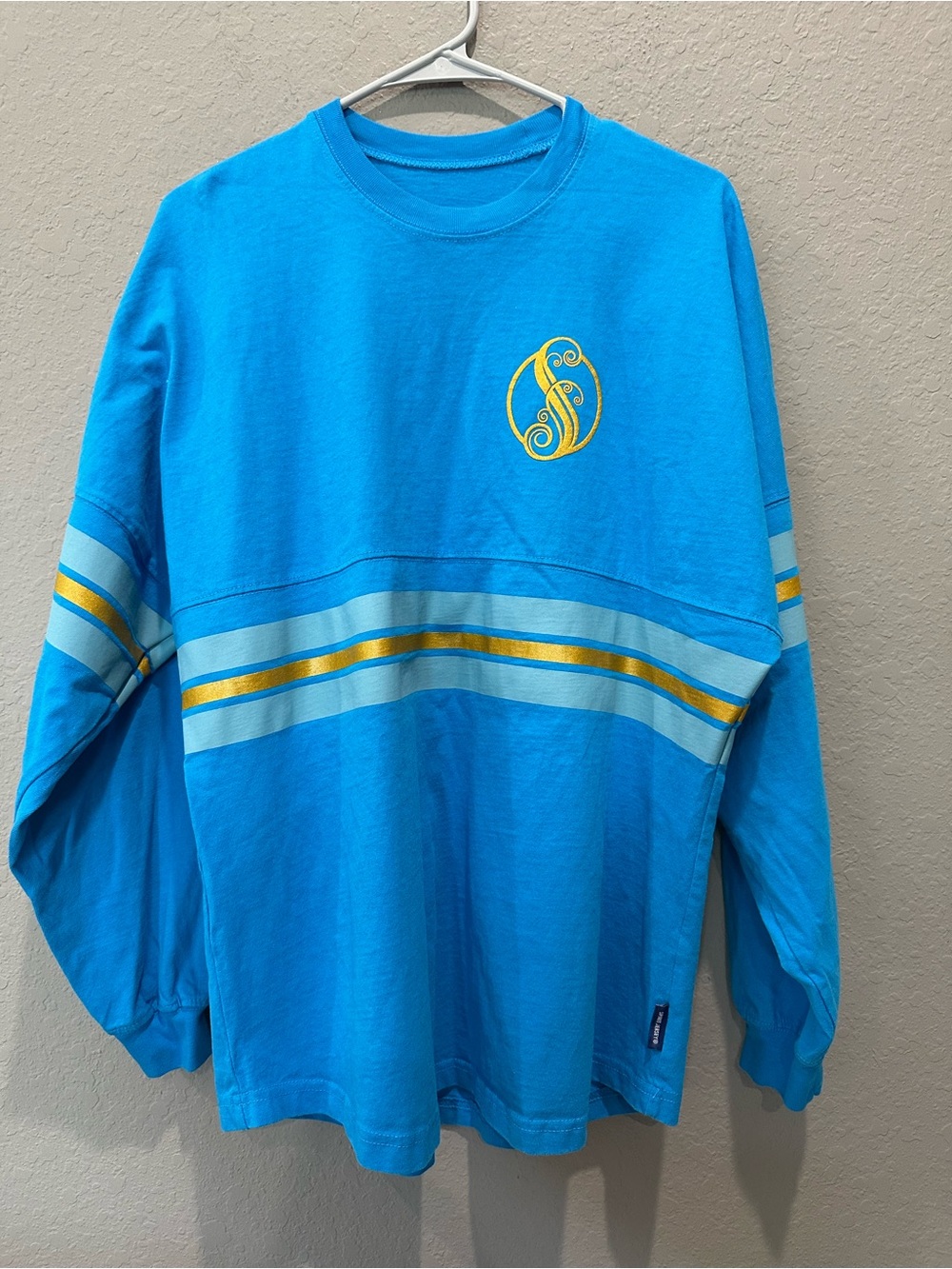 Universal Studios Wicked Shiz University Spirit Jersey in sky blue Sz M